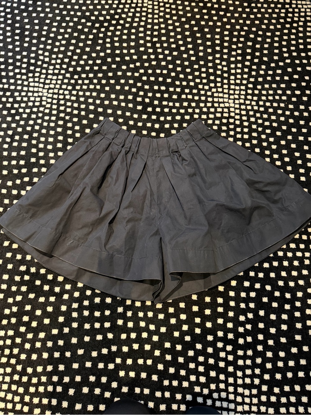 Women’s Black Pleated Pull-On Shorts